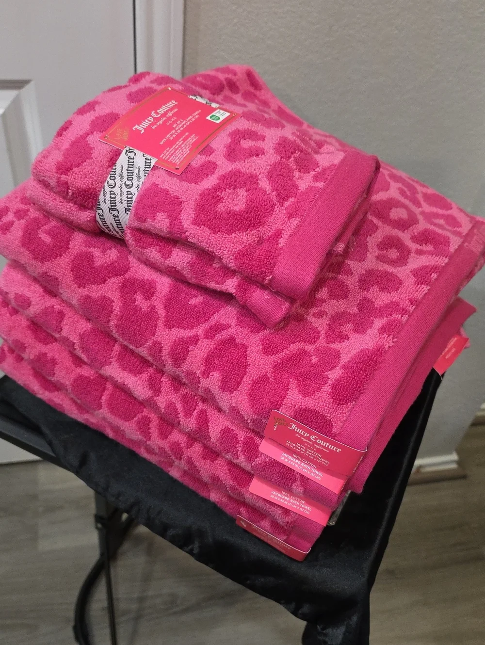 Juicy Couture Home Hot Pink Leopard Print 100% Cotton Jacquard Bath/Hand Towels